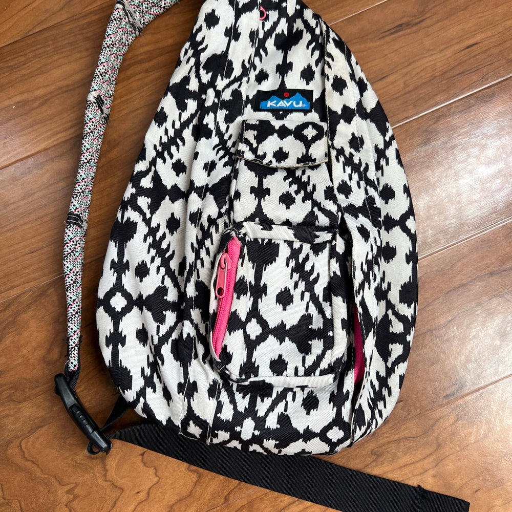EUC KAVU Black and White Patterned Backpack/Crossbody